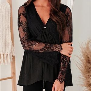 Lace sleeves top small